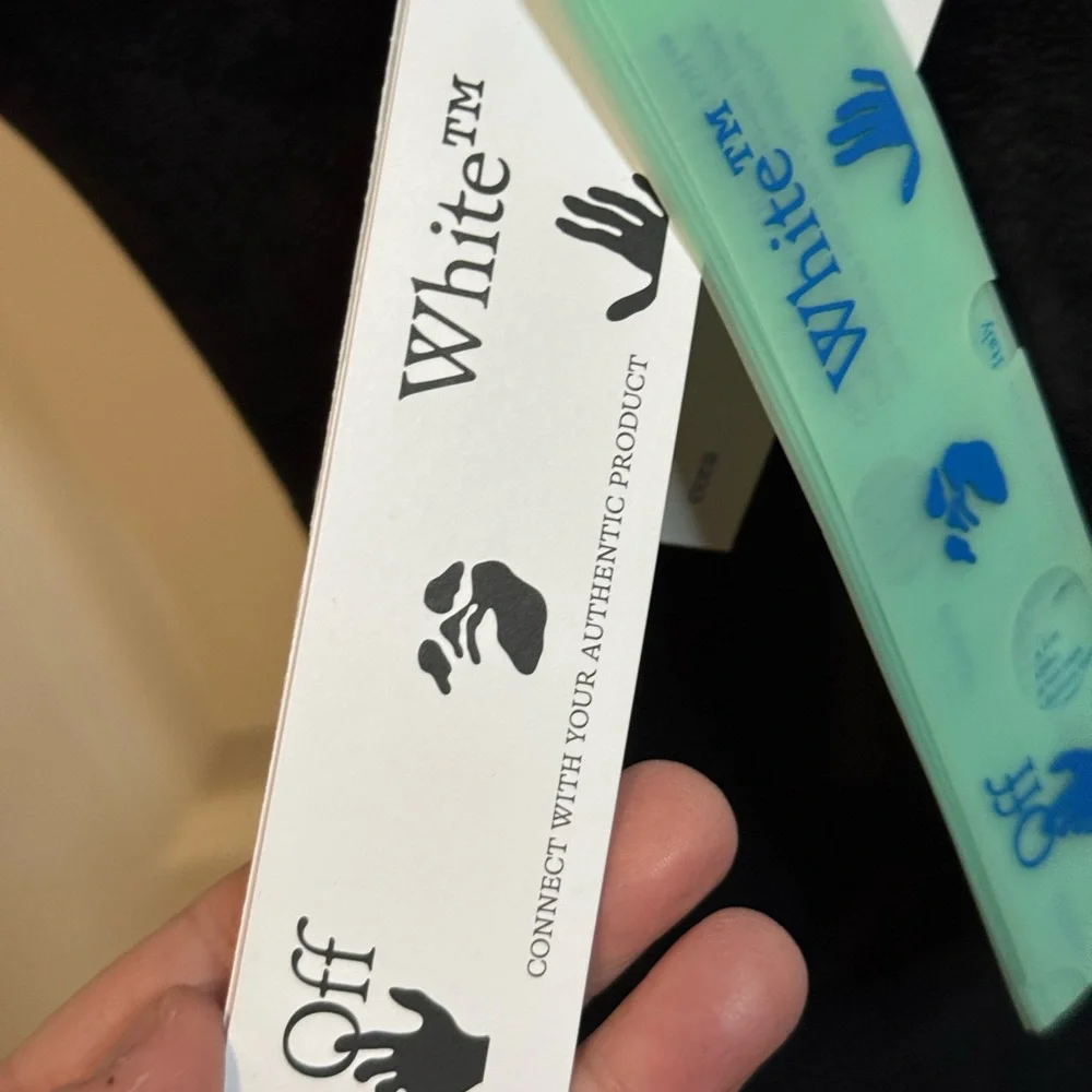 BNWT Off-White Black and White Iconic Zebra Logo Face Mask